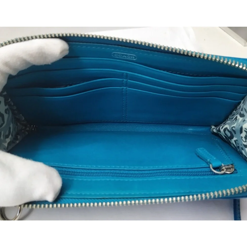 Coach Poppy Blue Patent Leather Zip Around Credit Card Wristlet Wallet